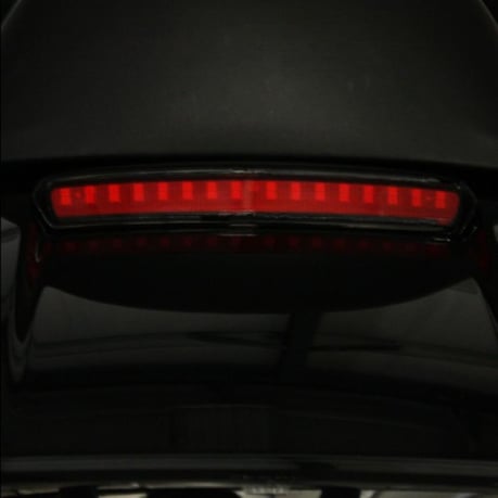 Custom Dynamics Tour-Pak LED-dekselverlichting – zwart, rode lens – miniatuur 3