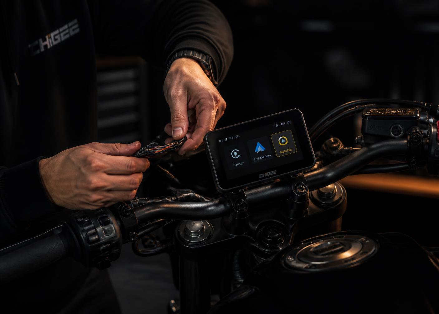 Installatie van motor-elektronica in de werkplaats